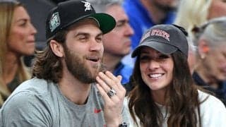 【MLB】空港を“靴下”で歩く340億円MVP男　破天荒すぎる“神対応”…美人妻も「冗談でしょ」