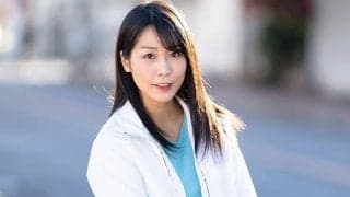 ショーパン黒髪美女が「いい球投げるな」　豪快脚上げからガチプレー「マジですごい」