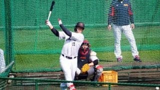 侍・村上宗隆はいきなり11発　特大バックスクリーン弾…打席に立っただけで場内拍手