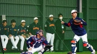 スター8人が整列で“見学”…まるで「校外学習」　憧れの人に釘付け「野球少年みたい」