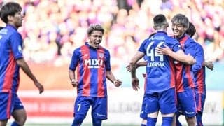 「泣いてしまった」「こっちも熱くなる」 FC東京の勝利後に長友佑都が見せた熱い行動がサポーターの感動を呼ぶ！ W杯戦士に「マジで現役続行してくれて感謝しかない」