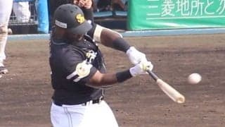 衝撃の一発は「ピンポン球みたいに飛んだ」　“場外弾”の巨漢大砲は「化け物やろ」