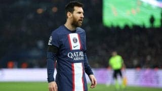 「完璧なFKを蹴る神」「そのコース見えてるのか」妻もチームメイトも監督もファンも歓喜爆発！ メッシが95分に決めた完璧な逆転FKに称賛の嵐「まさに物語の主役」