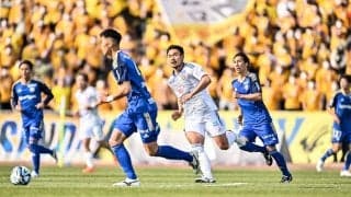 「強過ぎや」「選手むせこんでるの笑った」町田-仙台戦の選手入場時の大量スモークでまさかの事態に…現地組もDAZN組もどちらも驚いた開幕戦の特別演出