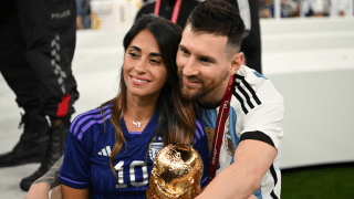 「誰だこの美女は!?」「愛を感じる」メッシの劇的FK、決まった瞬間の妻の反応までも話題に「凄く嬉しそう」「こんな時までも美しい」