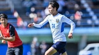 「凄い格好させられてるw」川崎F期待のドリブラーが「ユニフォームにエプロン姿」で大役果たし、サポーター大爆笑！ クラブは出身高校に注目促すも、「逆に心配しねえかコレ(笑)」の声