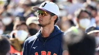 侍Jキャンプでアクシデント　ダルビッシュのサイン求めファン殺到…柵外れ騒然