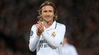 アンフィールドの観客が大きな拍手！圧巻パフォーマンスで相手サポまで魅了したモドリッチが感謝「リスペクト」