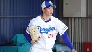 中日岡田、マウンドで転倒…「痛い」と悲鳴　救急車到着も動けず、右足不自然に着地