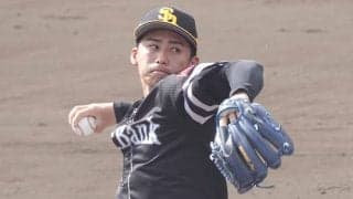 イケメンの筋肉浮き出る投球が「マジかっこいい」　鍛え上げた背中は「ボクサーみたい」