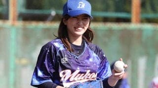 豪快脚上げのミニスカ美女に「見とれます」　制球ビタビタの剛球に「あれは打てん」