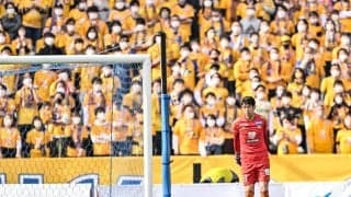 「販売したら、絶対に売れる」アディダスがJ2仙台GKに、特製の「黄金サンダル」プレゼント！ 「粋な計らい」とアディダスに称賛の声！