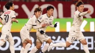 波乱すぎる展開を制したのは川崎F！   後45+11分の家長PK弾で敵地カシマで逆転勝利【明治安田J1第2節】