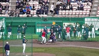 ダルビッシュ見たくてグラウンド“大混雑”　捕手の後方から…試合前の鷹ナインが集結