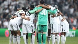 試合中に数千個のぬいぐるみが宙を舞う、ベシクタシュの観客がトルコ大地震で被災した子供たちにプレゼント