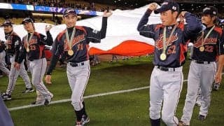 イチローはベンチを「1回も見なかった」　歓喜の中心にいるべき“日本の象徴”の苦悩