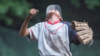 中堅手が消えた「常軌を逸したプレー」　同僚頭抱えた驚愕の好守は「最高のキャッチ」