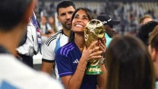 「美しさが別次元」「本物の女王だ」メッシと共に授賞式に参加した妻アントネラさんの姿が大きな話題に「なんて美しいんだ！」