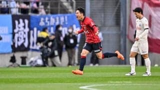 「笑顔最高やし可愛い」元NMB48メンバーが鹿島での「ユニフォーム観戦姿」公開！ ピッチをバックに掲げた「縦じまタオマフ」ショット