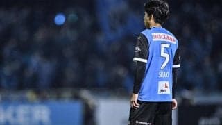 「泣いちゃうやつ！」川崎・佐々木旭が谷口彰悟から受け取った「サイン入り“5”ユニフォーム」公開！ クラブハウスで一緒にもらった「谷口からの言葉」も明かす