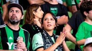 相手FWを完全に味方だと信じ込む…米国DFの信じられない“アシスト”にファンも衝撃「15回見ても意味が分からない」「説明が必要だ」