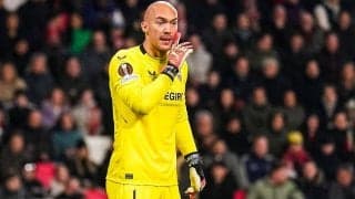 乱入したファンに殴られながらも撃退したGK、他のファンが花束と共に謝罪「詫び申し上げます」