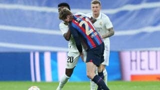 「もはや柔道じゃん」「これは一本勝ち」クラシコで生まれた格闘技ばりの“投げ技”にファンも驚き「レッドカードじゃないのはおかしい」