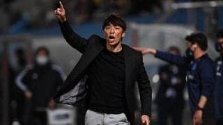 「メロン肩」「大胸筋でレゾナックドームを表現」J2大分監督の「51歳と思えない筋肉」に「合成かと思った」「バッキバキすぎ」と驚愕が広がる