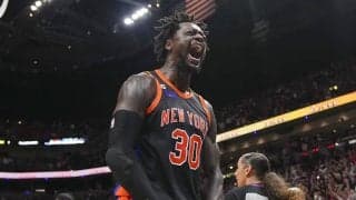 痛恨のターンオーバーから窮地に立たされたニックス…ランドルが執念の逆転3Pをヒット