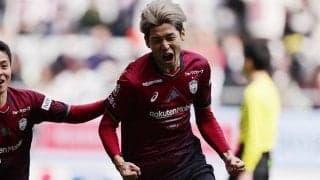 「心温まる光景」「男前&優しい」好調の大迫勇也が粋な計らい、練習でボールを当てた女の子にプレゼント「人間性も半端ない！」