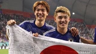 「それ持ってたらあかんやん」ブンデスで戦った板倉滉と堂安律の試合後やり取りが反響「堂安選手のツッコミ笑いました」「相変わらずの仲良し」