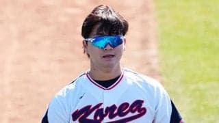 韓国代表にアクシデント　守護神候補コ・ウソクが負傷降板、肩付近を気にする仕草