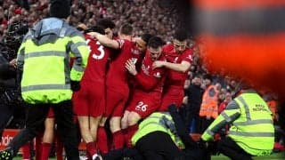 歴史的圧勝の歓喜に水を差すファンの愚行…クロップ監督も怒り、選手に両足タックルでクラブが声明「生涯追放される可能性がある」