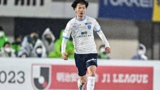「うま!!!」「美しい」横浜FC中村のSBなのに中央で「180度ターン」映像に興奮の声！ 相手選手も膝から崩れ落ちる美技に、「改めて見て、やっぱりすごい」と反響