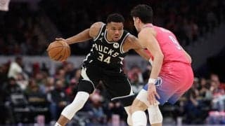 アデトクンボが“疑惑のリバウンド”で達成したトリプルダブルをリーグが取り消し