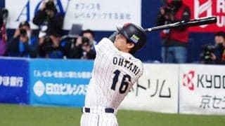 大谷翔平、痛烈中前打で2戦連続安打　“ペッパーパフォ”も披露、吉田の先制打を演出