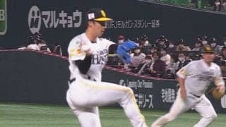 鷹・板東湧梧がアクシデントで緊急降板　開幕ローテ争うも、右手に打球が直撃