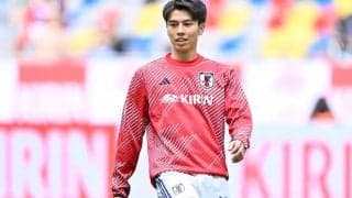 「ギャップ萌えすぎる」田中碧の読書姿に、「本業がモデルかサッカー選手か分からない位に素敵です」とファン歓喜！ リラックスショットを公開