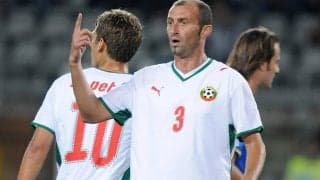 学ランにスーツ！千葉、広島などでプレーしたストヤノフ氏、息子の中学卒業祝しツーショット公開