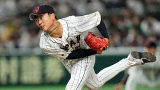 打者膝つき空振り「誰も打てん」　侍20歳の“高速魔球”に日米震撼「えげつない」