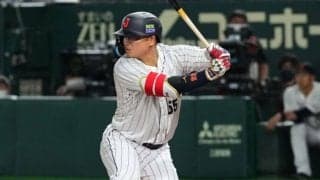 村上宗隆に“噛み噛み”アナウンス　「ムラカミ・ムネアカ」の英語紹介…ドーム笑顔