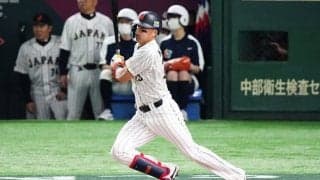 侍Jが大苦戦…チェコの超ファインプレーに場内喝采　鮮やか空中スローで安打阻止