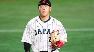 「レフト岡本」のアナウンスに場内どよめき　7回から吉田に代わって途中出場