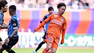 「FKもいけんの？」「これ惜しかった」新潟MF伊藤涼太郎が「急激に落下する直接FK」で川崎ゴール脅かした！ Jリーグ公式も注目した、壁を鮮やかに越した右足キック