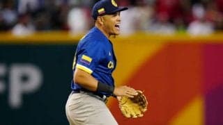 「スローイングえぐすぎ」　振り向きざま“空中”で爆肩発動「この守備は頼もしい」