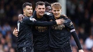 快勝後のロッカールームに現れた巨大時計の理由は？ 19年ぶり優勝目指すアーセナルの革新的な計画