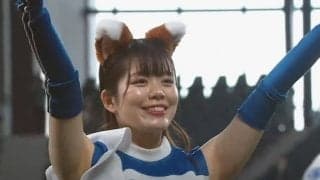 “しっぽフリフリ”に大接近…新球場での「きつねダンス」が「もはやアイドル」
