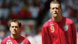 その差28cm…身長2m超えクラウチとオーウェンのデコボコ感が反響呼ぶ   「誰がこの配置を…(笑)」