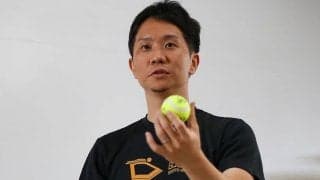 フライ捕球のコツは“打球を見ない意識”　ミスや怪我のリスク減…上手い選手の共通点