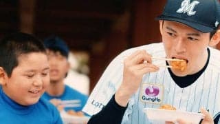 佐々木朗希、「ほっともっと」の新CMが公開　石垣島で子どもたちをサプライズ訪問